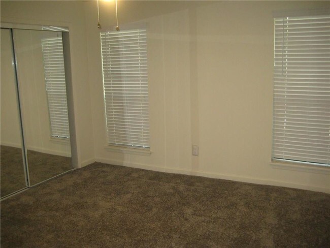 Building Photo - 5851 Phoenix Dr