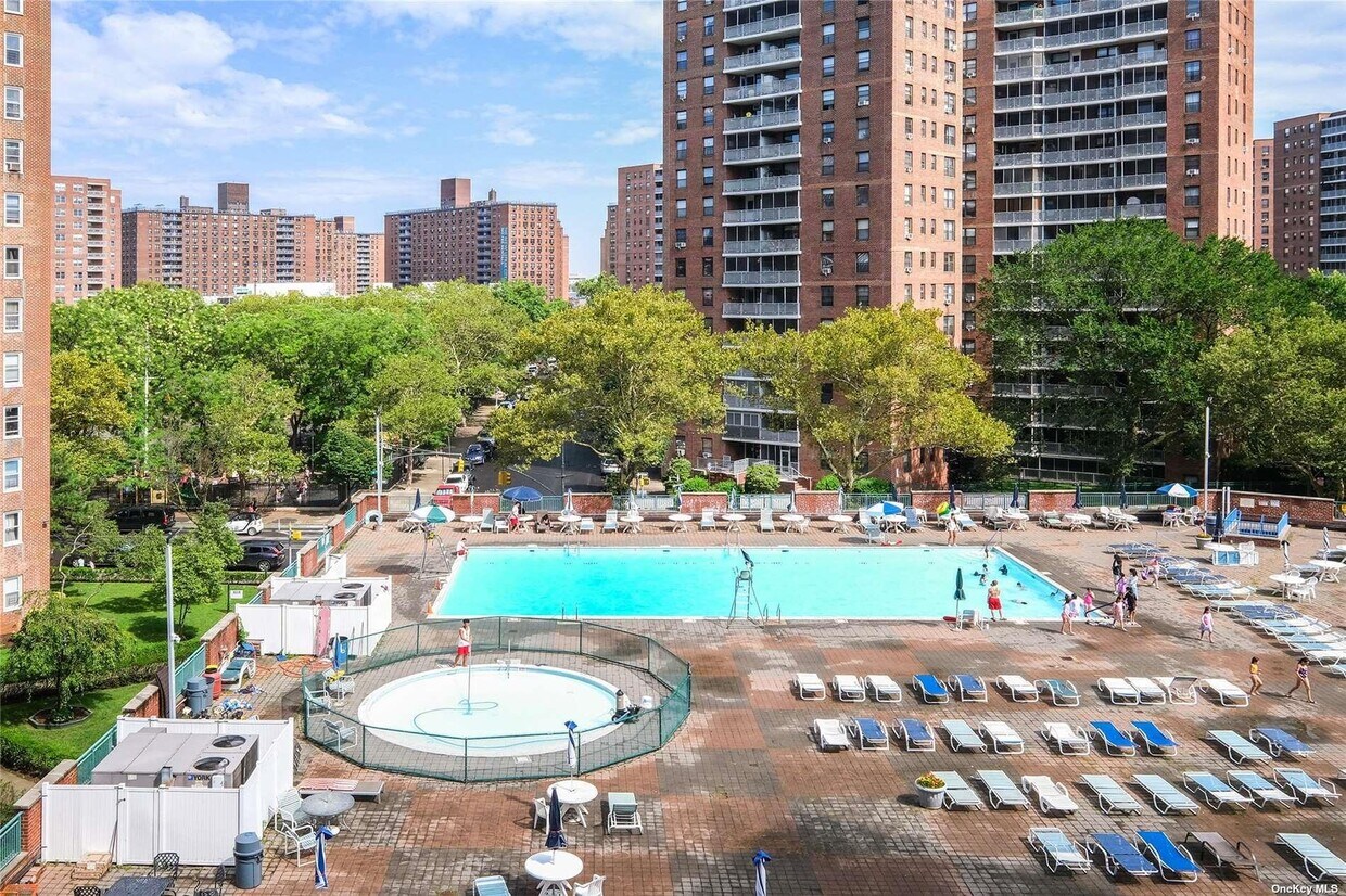 Foto del edificio - 61-15 97th St