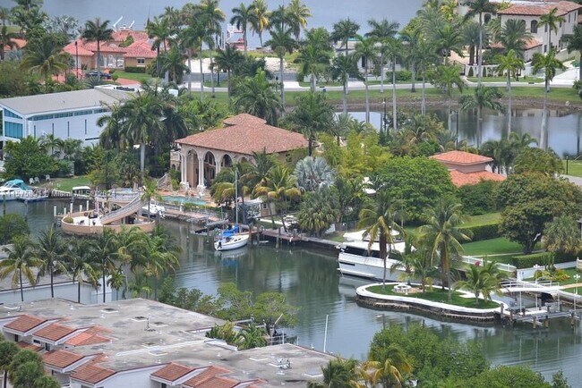 Foto del edificio - 15901 Collins Ave