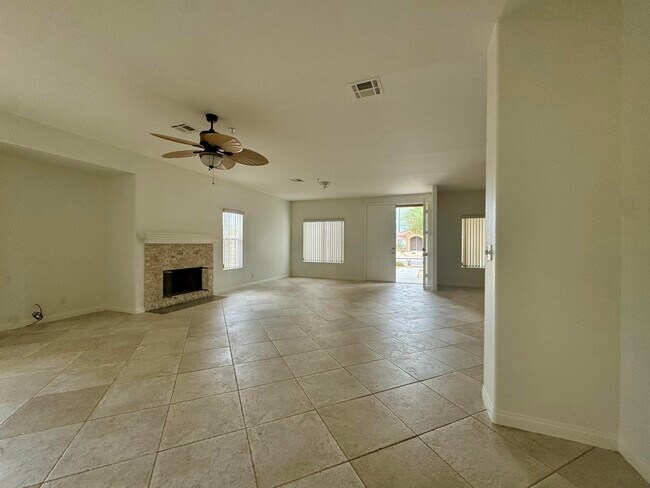 Foto del edificio - 74088 Daisy Ln