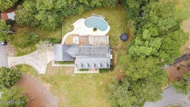Building Photo - 809 Houndslake Dr