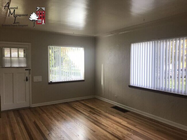 Building Photo - 2 bedroom, unfinished basement duplex!