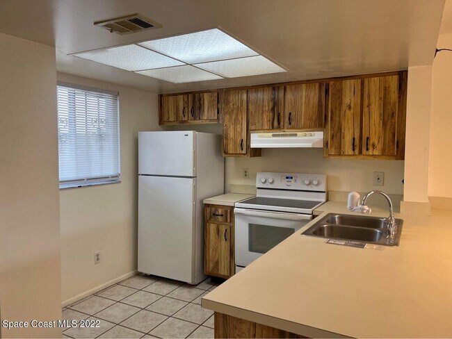 Building Photo - 1710 University Ln