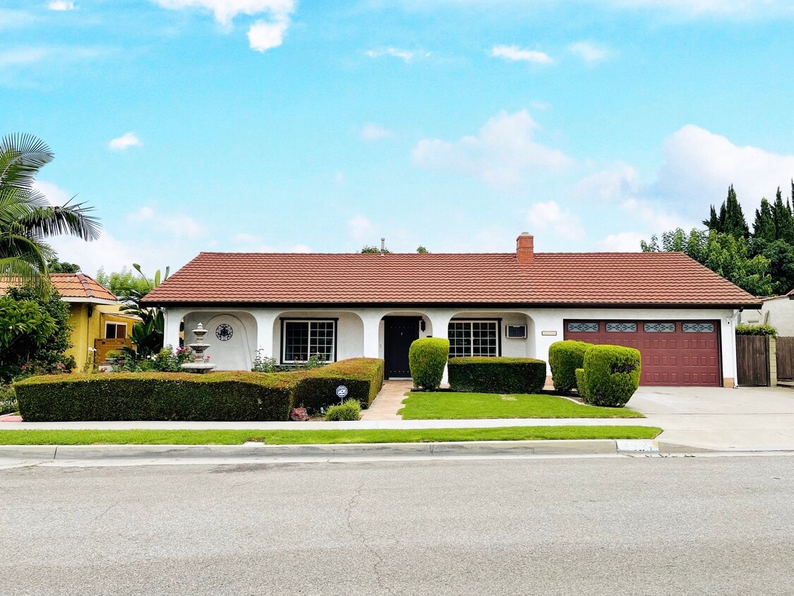 Primary Photo - 2565 N Delta St