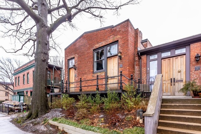 Foto del edificio - Elegant Lincoln Park Condo!