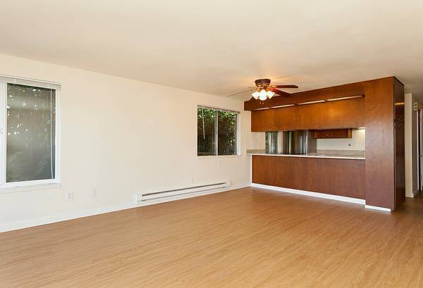 Foto del edificio - 13th Ave Apartments! LARGE unit with views!