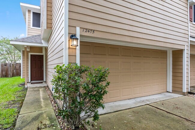 Foto del edificio - 12475 Saratoga Woods Ln
