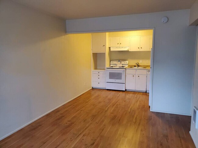 Kitchen/Family Room - 130 NE 17th Ave