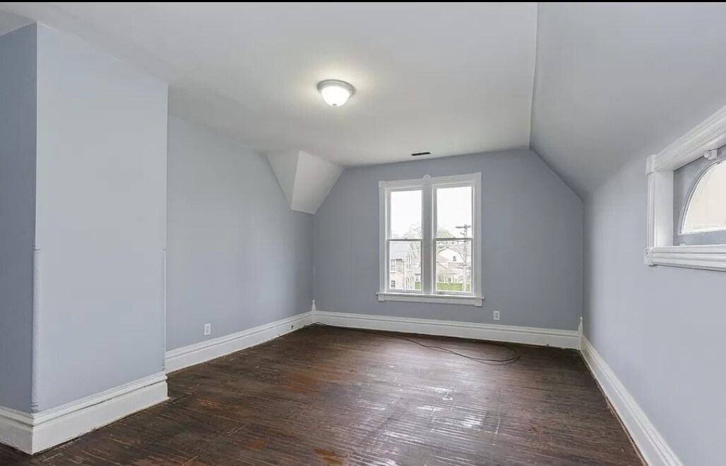 Primary Photo - 105 Hill Ave