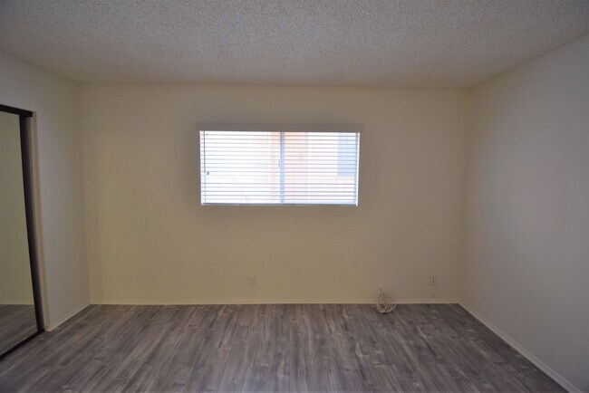 Building Photo - 11045 La Maida St