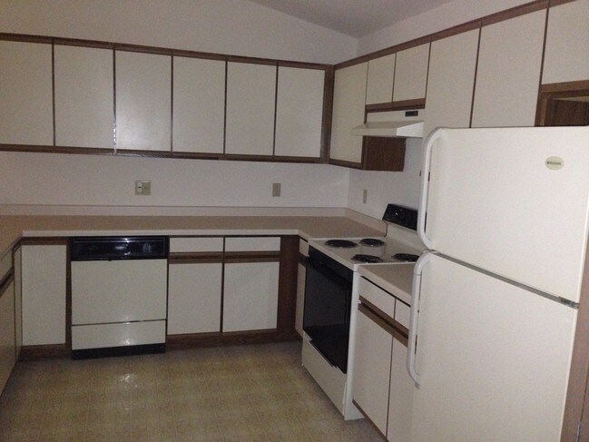kitchen - 1800 N Washington St