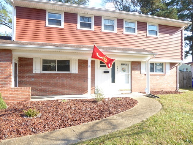 Porches en el frente - 461 Pepper Mill Ln