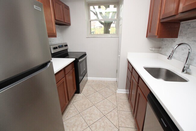 Building Photo - 202 McKnight Cir