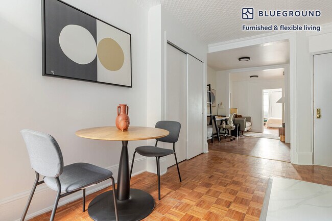 Foto del edificio - 327 E 10th St