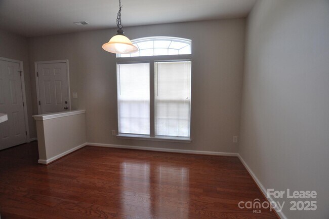 Foto del edificio - 4923 Sunburst Ln