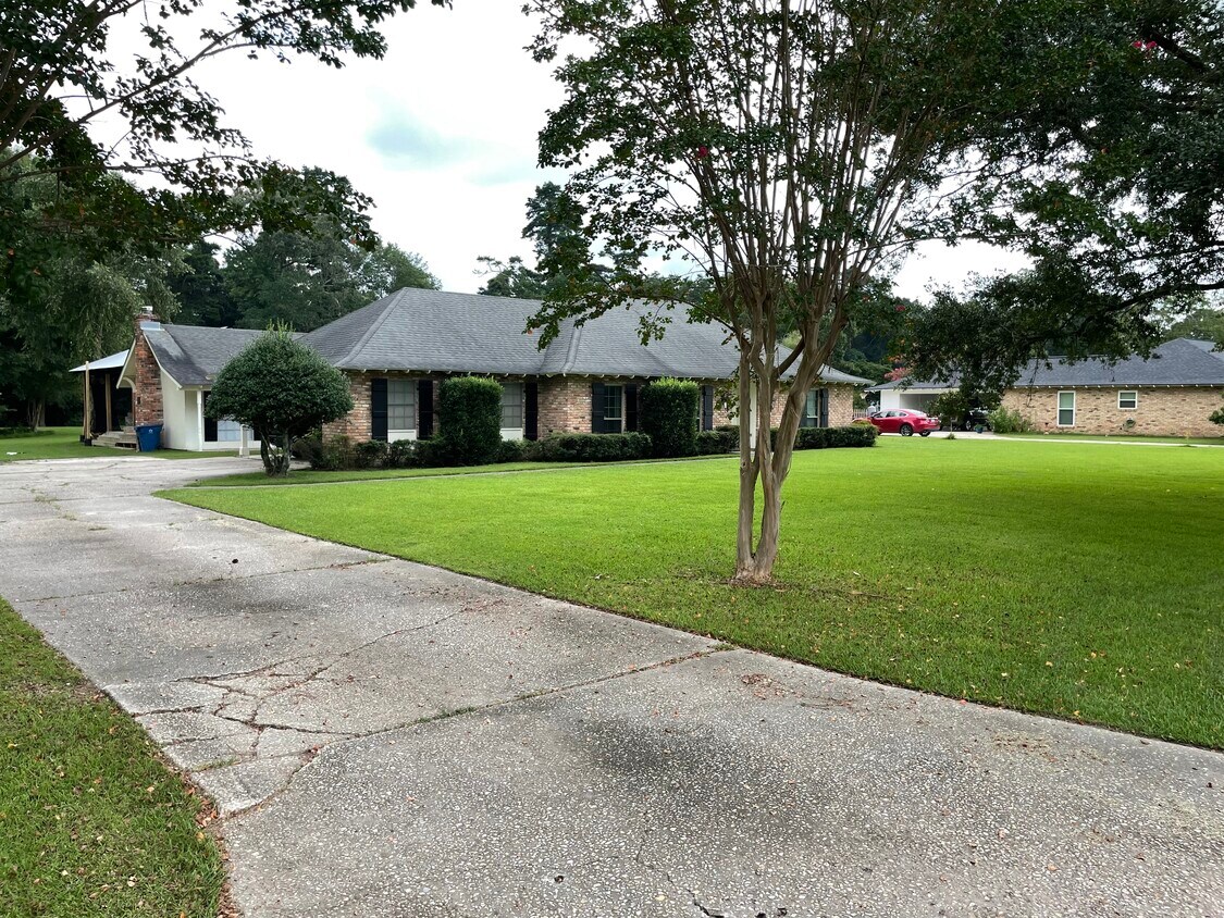 Foto principal - 6937 Springwood Blvd