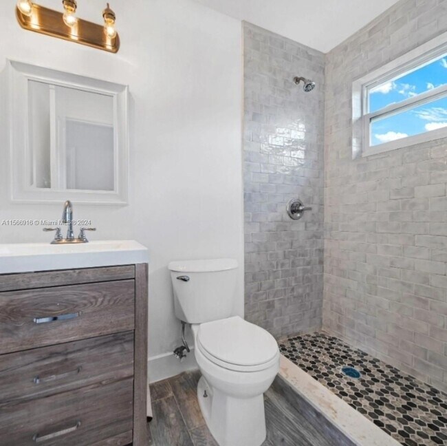 Foto del edificio - 3745 NW 22nd Ct
