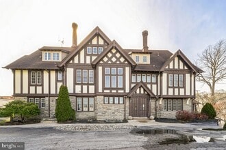 Building Photo - 7220 Ridge Ave
