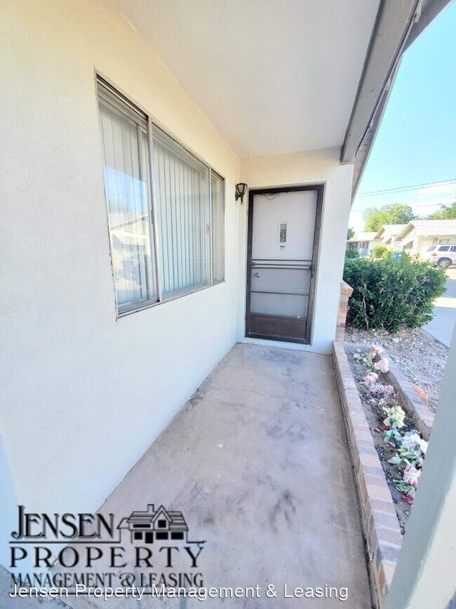 Building Photo - 655 E 700 S