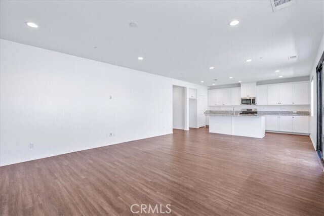 Foto del edificio - 27310 Dover Rd