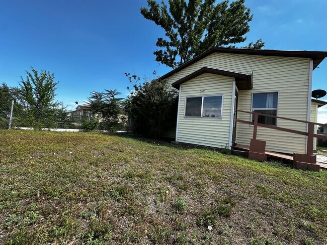 Building Photo - Country Living