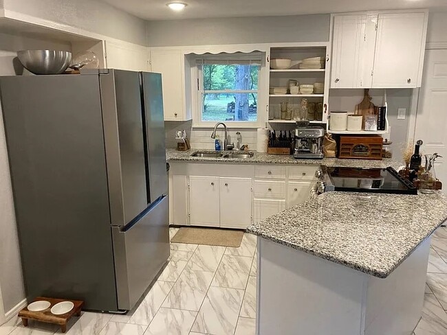 Foto del edificio - 211 Davidson Dr