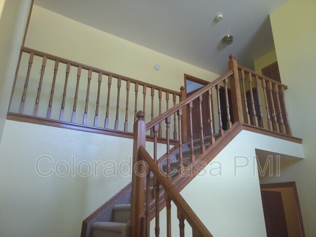 Foto del edificio - 8143 Table Mesa Way