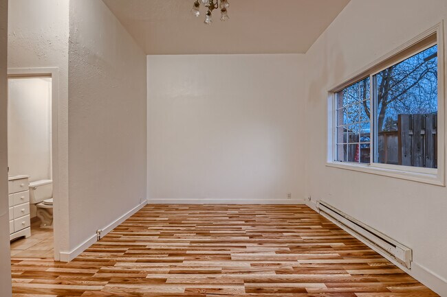 Living Room - 10f ceilings - 9004 N Mohawk Ave