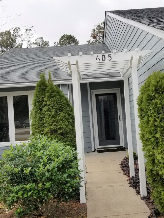 Building Photo - 605 Ragan Rd