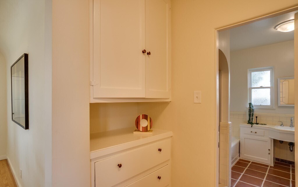 Primary Photo - 329 E Adams Ave