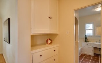 Building Photo - 329 E Adams Ave