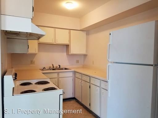 Building Photo - 2027-2027 W Woodriver Dr