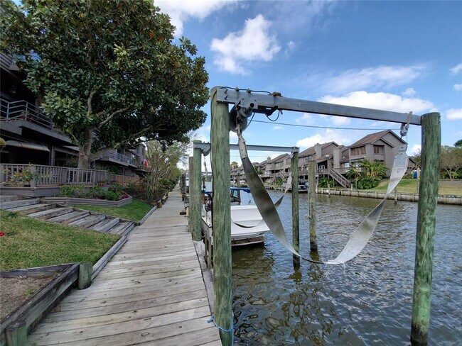 Foto del edificio - 18321 Sandy Cove