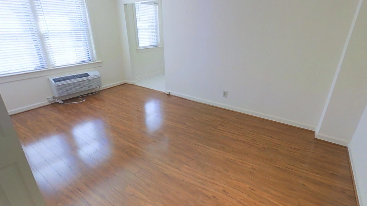 Photo - Connecticut Plaza Apartments