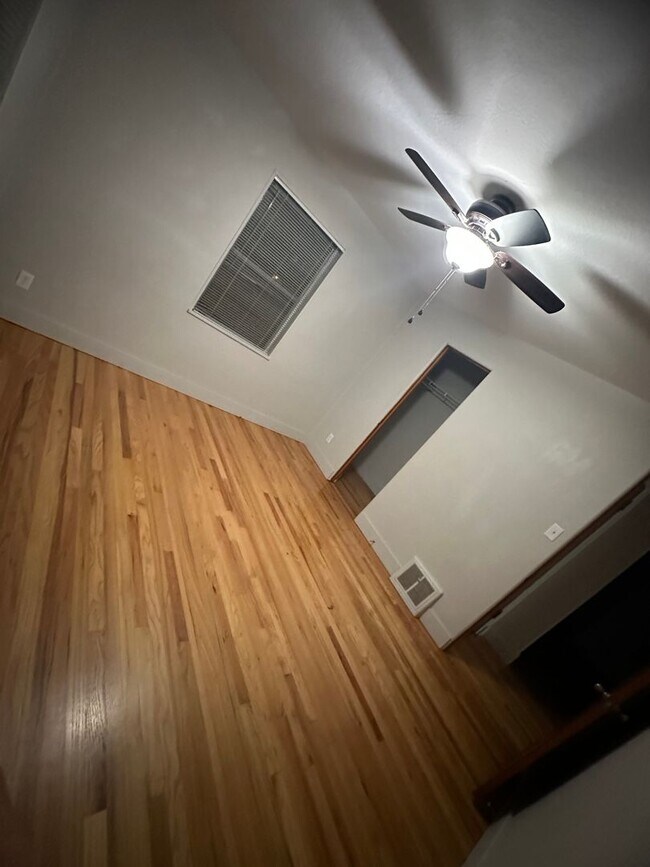 Building Photo - 400 Longs Peak Ave