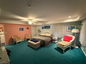 Building Photo - 8298 Valley Dr