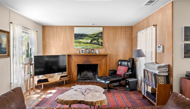 Building Photo - Gorgeous Tarrytown Home for Rent