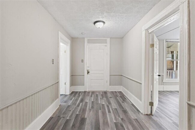 Building Photo - 212 W Quilly St