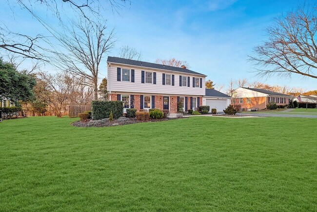 Foto del edificio - ABSOLUTELY GEORGEOUS 5BD/3.5BA Fully-Renov...