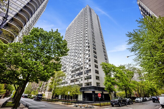 Building Photo - 1445 N State Pkwy