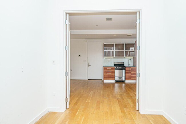 Building Photo - 687 Driggs Ave
