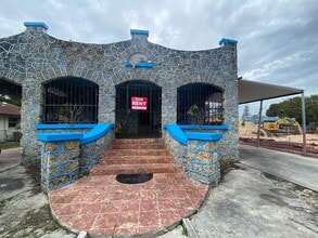 Building Photo - 3320 NW 5th Ave