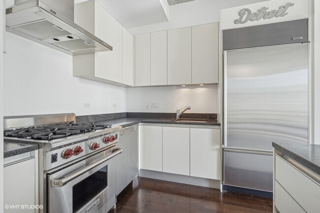 Foto del edificio - 600 N Fairbanks Ct