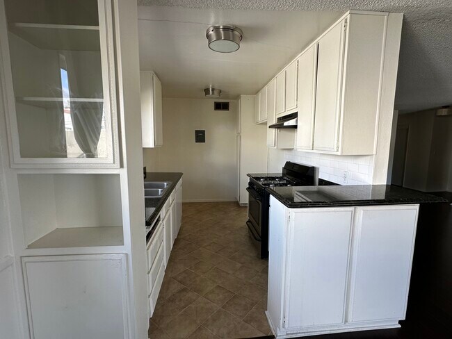 Foto del edificio - 1411 N Fuller Ave