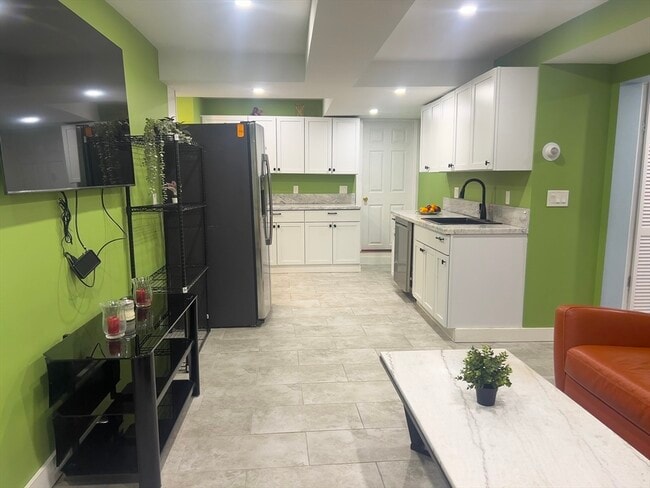 Building Photo - 92 Brown Ave