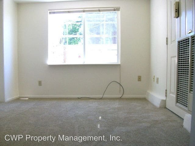 Building Photo - 21585 Western Blvd