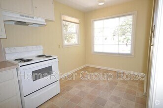 Building Photo - 207 Beach St