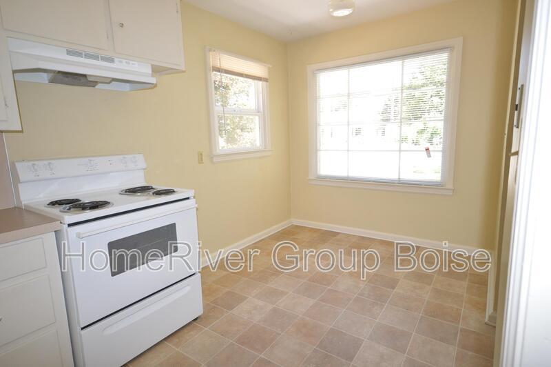 Primary Photo - 207 Beach St