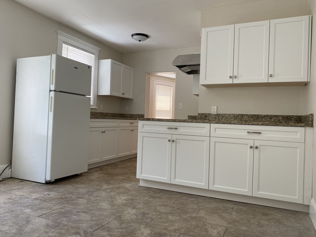 85 Sheridan St Unit 1, Lynn, MA 01902 Room for Rent in Lynn, MA