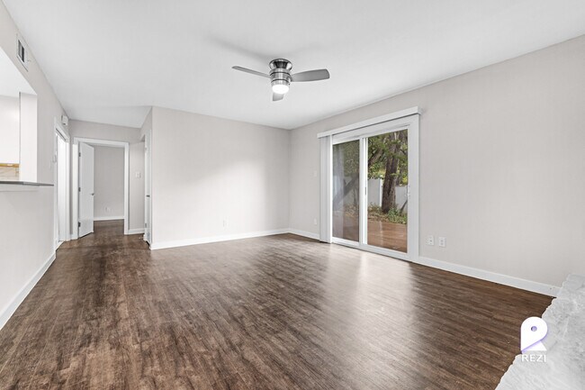Building Photo - 1430 Redbud Trail